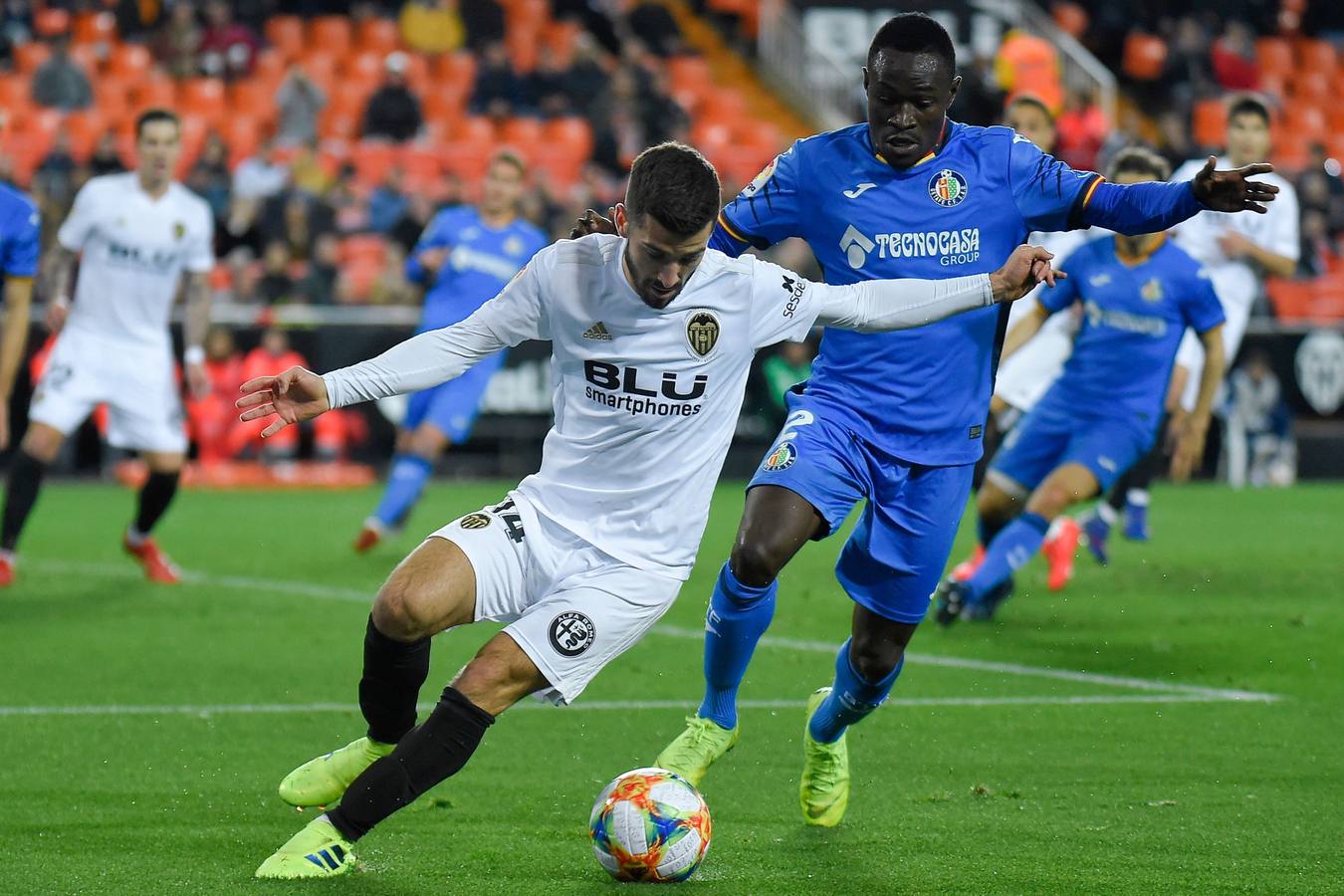 Antes de la remontada del Valencia al Getafe en Copa, ya se produjeron piques, patadas, entradas duras, tarjetas, protestas, amagos de tanganas... 