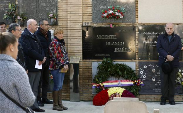 Homenaje a Blasco Ibáñez celebrado el pasado lunes para conmemorar el 91 aniversario de la muerte del escritor.