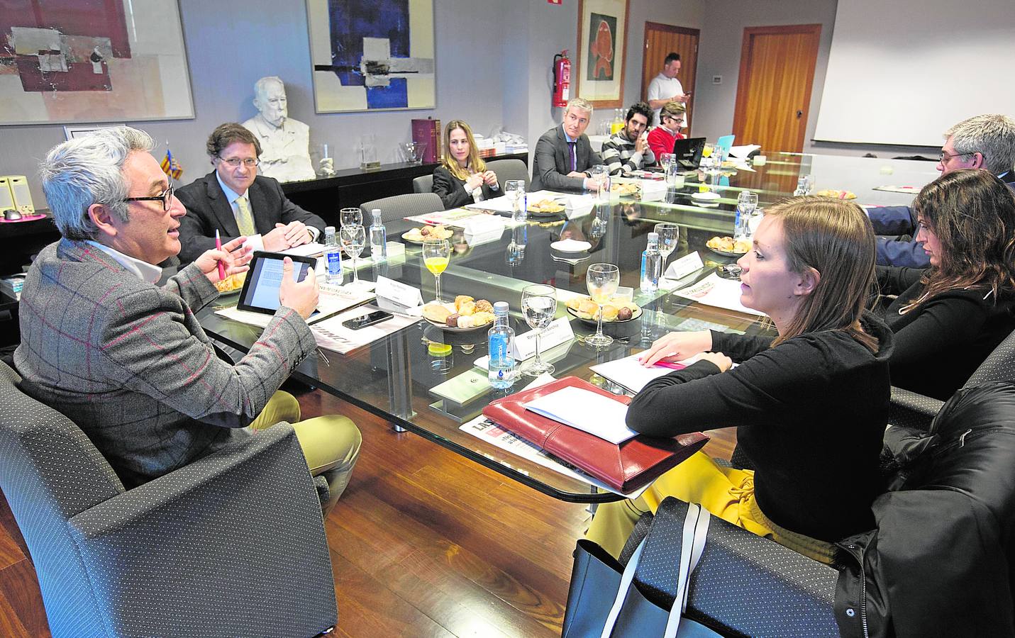 José Llatas, de NU2 Abogados; Soraya Muñoz, de Grant Thornton; María Catalán, de Cuatrecasas; Isidro Niñerola, de Niñerola Abogados; Sara Recatalá, de MA Abogados y el moderador, el periodista Ángel Ramírez. 