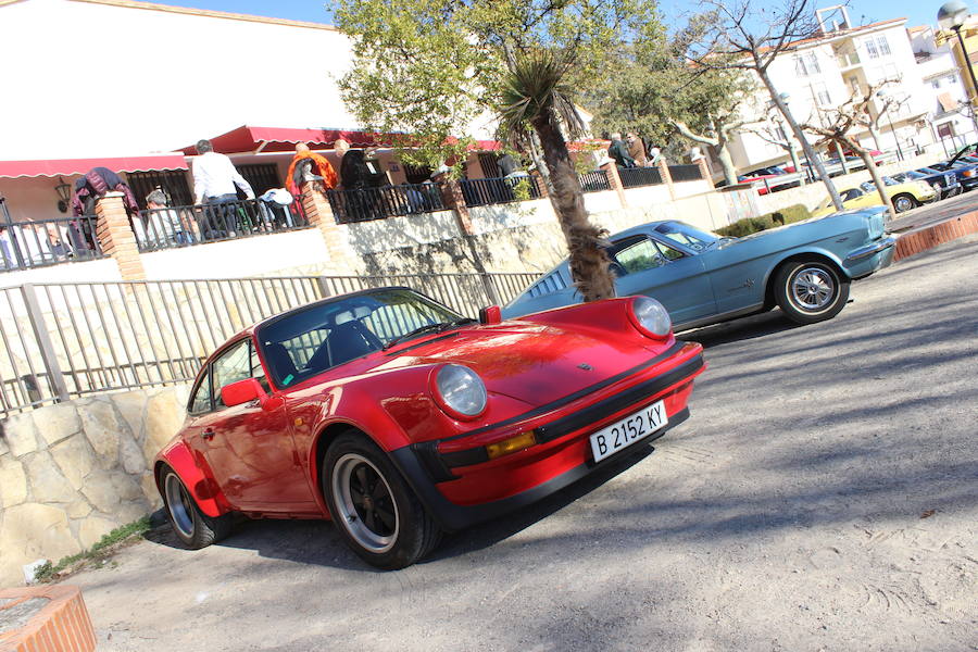 El taller valenciano Carrera Classic Car reunió a su club de amigos en Viver para recaudar fondos destinados a la fundación 'el sueño de Vicky'.