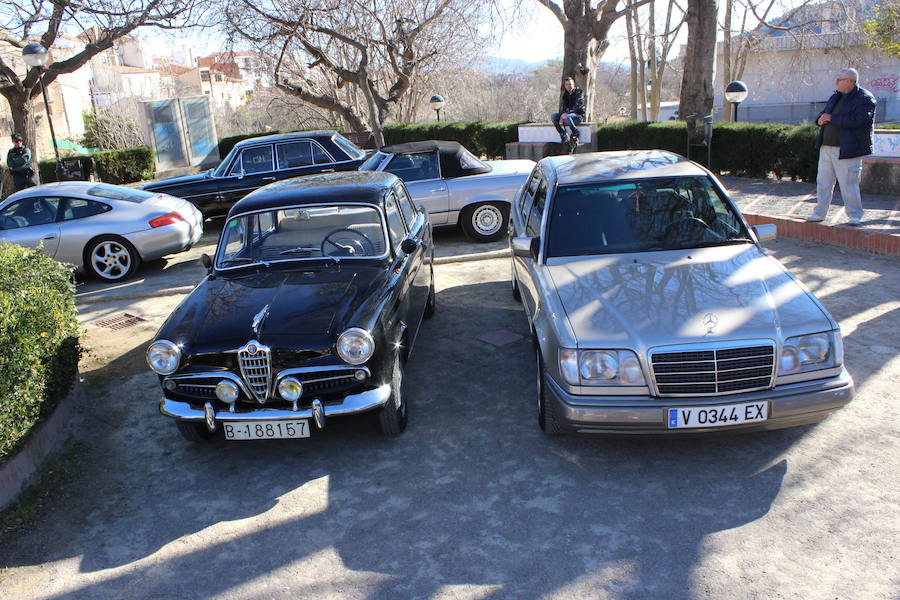 El taller valenciano Carrera Classic Car reunió a su club de amigos en Viver para recaudar fondos destinados a la fundación 'el sueño de Vicky'.