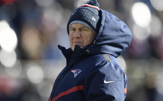 Bill Belichick, durante el duelo ante Los Angeles Chargers en la ronda Divisional. 