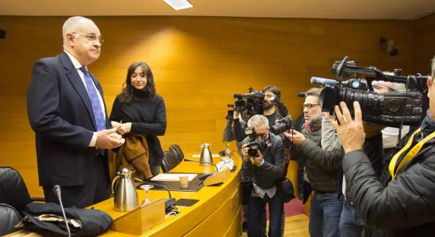 Rafael Blasco, ayer, en la comisión sobre Taula en Les Corts. 