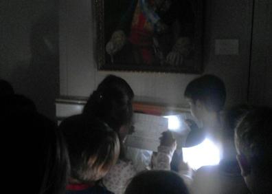 Imagen secundaria 1 - Actividades de la actividad dormir en el museo, en el Palacio de Cervelló.