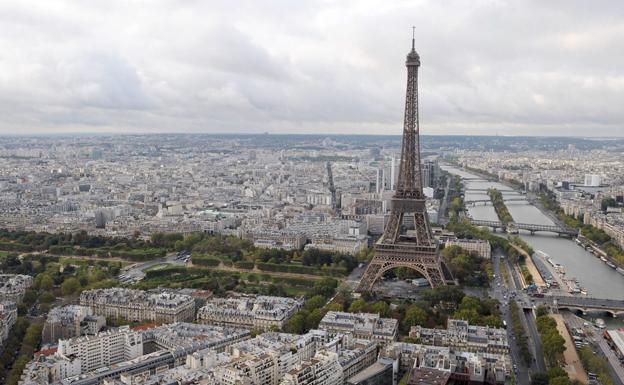 La Torre Eiffel, el río Sena y el 7.º distrito de París.