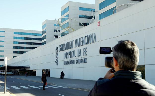 Hospital La Fe de Valencia, donde sigue ingresado Zaplana tras su puesta en libertad provisional.