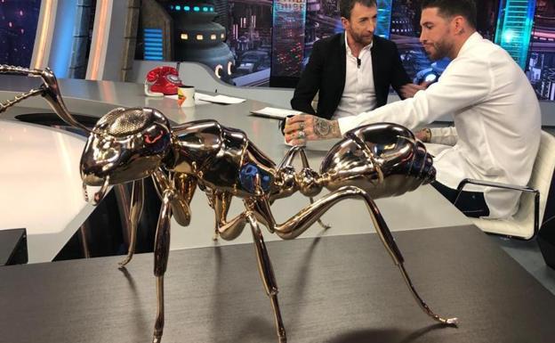 El futbolista Sergio Ramos regala una hormiga Pablo Motos 