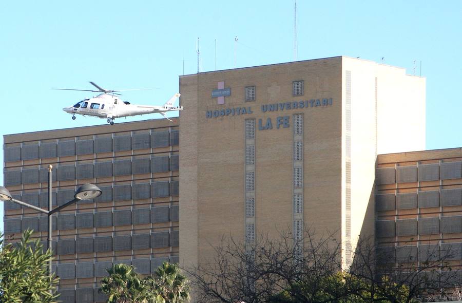 El antiguo edificio de Campanar se reinventa medio siglo después entre obras con el reto de recuperar la asistencia sanitaria para los vecinos. Con el traslado del hospital al Bulevar Sur, el barrio se quedó huérfano de la referencia asistencial en la que se convirtió La Fe; centro sanitario que, al igual que revitalizó la zona gracias a su nacimiento, la llenó de sombras en su despedida.