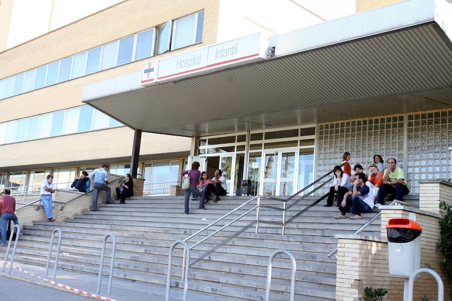 El antiguo edificio de Campanar se reinventa medio siglo después entre obras con el reto de recuperar la asistencia sanitaria para los vecinos. Con el traslado del hospital al Bulevar Sur, el barrio se quedó huérfano de la referencia asistencial en la que se convirtió La Fe; centro sanitario que, al igual que revitalizó la zona gracias a su nacimiento, la llenó de sombras en su despedida.