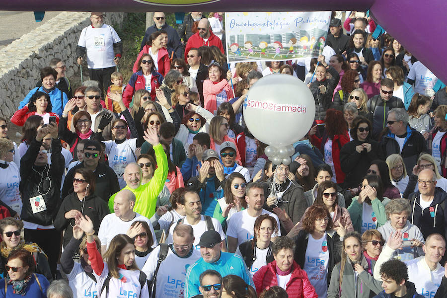 Más de 1.300 personas han participado este domingo en la Marcha a pie por el antiguo cauce del río Turia para celebrar el 50 Aniversario del Hospital Universitari i Politècnic La Fe. La Marcha conmemorativa ha trascurrido entre el paso inferior del Puente 9 de Octubre hasta el paso inferior del Puente de l'Assut d'Or, en la Ciudad de las Artes y las Ciencias y en ella han participado la Directora General de Asistencia Sanitaria de la Conselleria de Sanidad Universal y Salut Pública, Mariam Layunta; la Directora General de Recursos Humanos de la Conselleria, Carmen López; la Directora Territorial de Sanidad, Maite Cardona y la Gerente del Departament de Salut València La Fe, Mònica Almiñana.