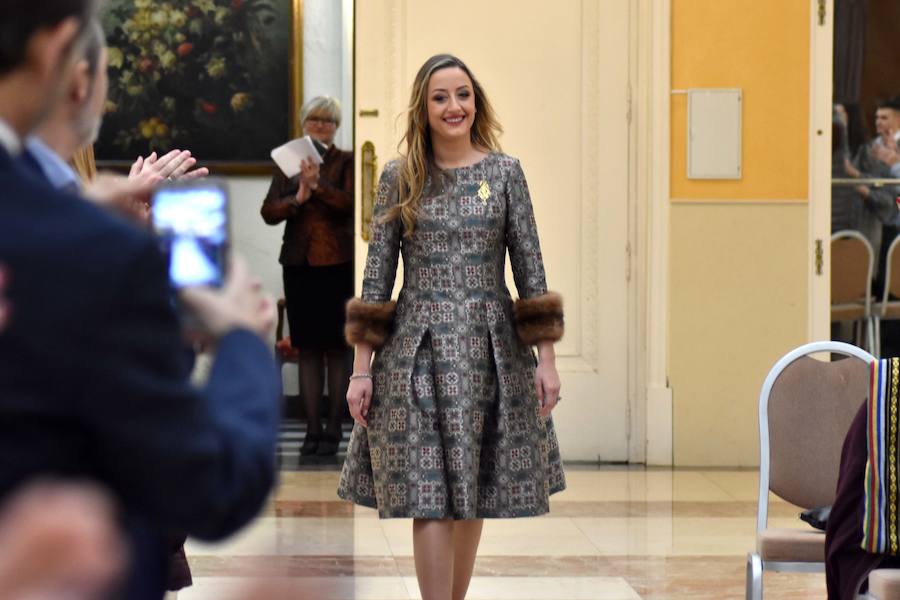 La agrupación de la fallera mayor de Valencia 2018 celebra el acto en reconocimiento de su reinado en la Sala de Armas del Gobierno Militar.