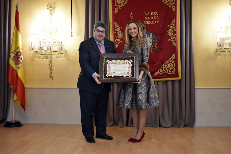 La agrupación de la fallera mayor de Valencia 2018 celebra el acto en reconocimiento de su reinado en la Sala de Armas del Gobierno Militar.