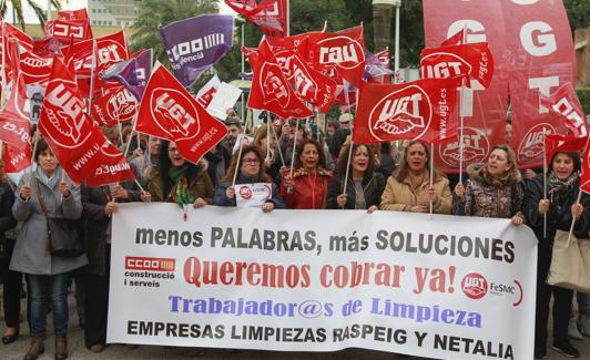 Protesta de las trabajadoras afectadas organizada el pasado 31 de enero en la Conselleria de Educación. 