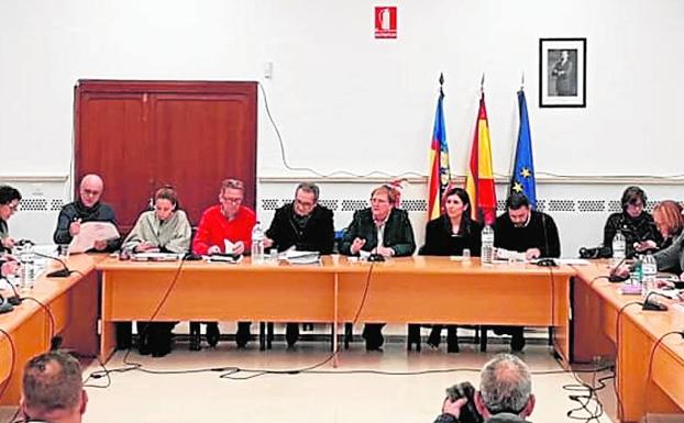 El Ayuntamiento destina 80.000 euros a becas para el transporte de estudiantes