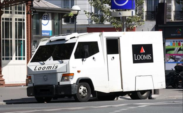 Un camión blindado de la empresa Loomis. 