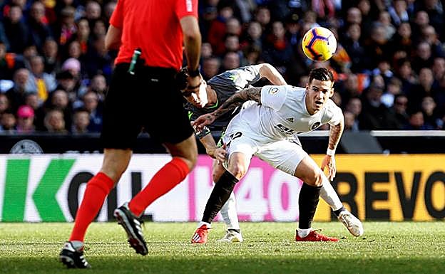Santi Mina, en el partido contra la Real Sociedad.