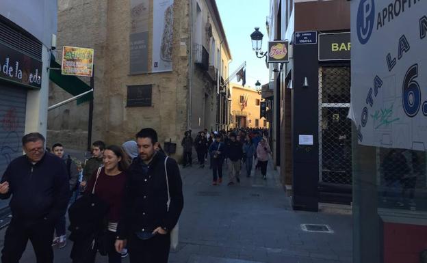 Los vecinos de Valencia alegan para que las bicicletas no circulen por calles peatonales