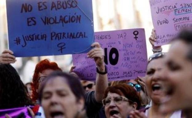 El juez encarcela a los padres acusados de maltratar a su bebé en Tarragona