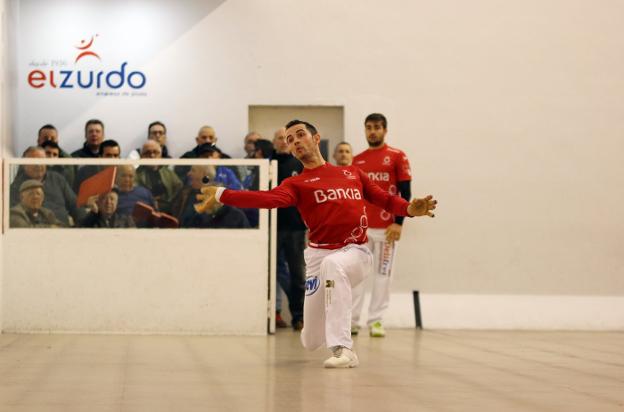 Pere, durante la partida de ayer en el trinquet de Bellreguard. 