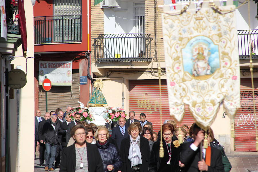 El barrio de la ciudad de Valencia celebra sus orígenes como municipio independiente al cap i casal. Su casco antiguo aún conserva las típicas casas grandes, sus calles estrechas y con rincones con mucho encanto. El 19 de febrero es un día importante para la gente de Campanar y también para aquellos que nacidos o de familias del barrio vuelven a sus calles, a sus antiguas casas para revivir la devoción que siente el antiguo pueblo por su Mare de Déu de Campanar. El día grande de sus fiestas empieza pronto, con misa de descubrir, y después llega el traslado, pasacalle, mascletà y por la tarde, misa, procesión y castillo de fuegos artificiales como colofón a todo un mes de febrero repleto de actos en honor a la patrona del antiguo pueblo y actual barrio de Campanar.