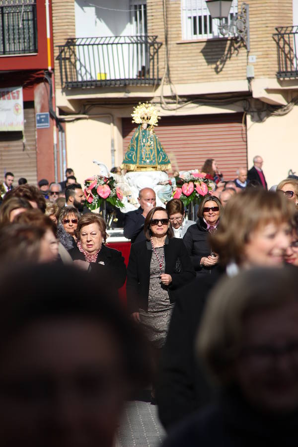 El barrio de la ciudad de Valencia celebra sus orígenes como municipio independiente al cap i casal. Su casco antiguo aún conserva las típicas casas grandes, sus calles estrechas y con rincones con mucho encanto. El 19 de febrero es un día importante para la gente de Campanar y también para aquellos que nacidos o de familias del barrio vuelven a sus calles, a sus antiguas casas para revivir la devoción que siente el antiguo pueblo por su Mare de Déu de Campanar. El día grande de sus fiestas empieza pronto, con misa de descubrir, y después llega el traslado, pasacalle, mascletà y por la tarde, misa, procesión y castillo de fuegos artificiales como colofón a todo un mes de febrero repleto de actos en honor a la patrona del antiguo pueblo y actual barrio de Campanar.