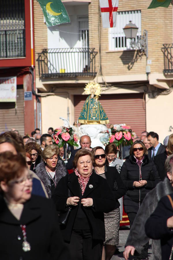 El barrio de la ciudad de Valencia celebra sus orígenes como municipio independiente al cap i casal. Su casco antiguo aún conserva las típicas casas grandes, sus calles estrechas y con rincones con mucho encanto. El 19 de febrero es un día importante para la gente de Campanar y también para aquellos que nacidos o de familias del barrio vuelven a sus calles, a sus antiguas casas para revivir la devoción que siente el antiguo pueblo por su Mare de Déu de Campanar. El día grande de sus fiestas empieza pronto, con misa de descubrir, y después llega el traslado, pasacalle, mascletà y por la tarde, misa, procesión y castillo de fuegos artificiales como colofón a todo un mes de febrero repleto de actos en honor a la patrona del antiguo pueblo y actual barrio de Campanar.