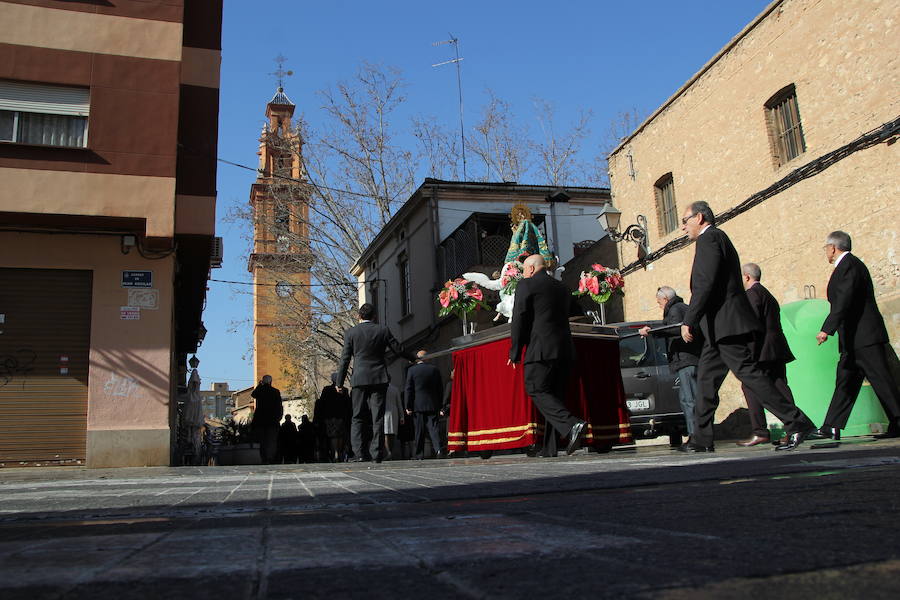 El barrio de la ciudad de Valencia celebra sus orígenes como municipio independiente al cap i casal. Su casco antiguo aún conserva las típicas casas grandes, sus calles estrechas y con rincones con mucho encanto. El 19 de febrero es un día importante para la gente de Campanar y también para aquellos que nacidos o de familias del barrio vuelven a sus calles, a sus antiguas casas para revivir la devoción que siente el antiguo pueblo por su Mare de Déu de Campanar. El día grande de sus fiestas empieza pronto, con misa de descubrir, y después llega el traslado, pasacalle, mascletà y por la tarde, misa, procesión y castillo de fuegos artificiales como colofón a todo un mes de febrero repleto de actos en honor a la patrona del antiguo pueblo y actual barrio de Campanar.