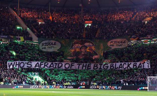 Los aficionados del equipo escocés, en el Celtic Park en el partido de ida contra el Valencia. 