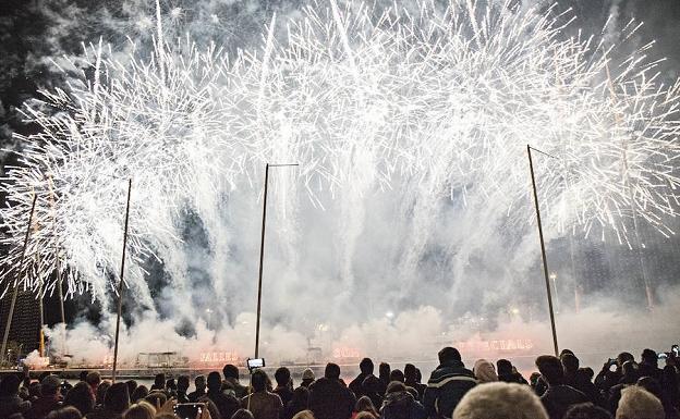 Mascletà vertical de Ricardo Caballer en las Fallas 2018.