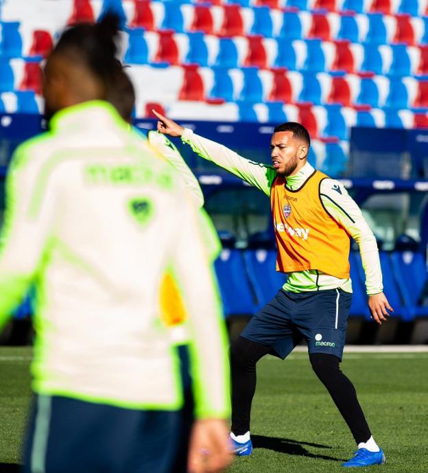 Ruben Vezo, durante un entrenamiento en el Ciutat de València. 