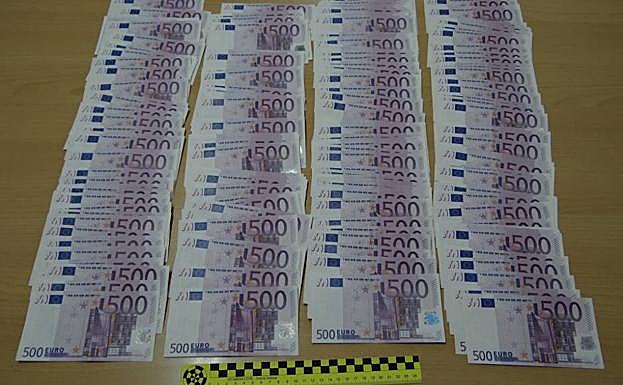 Papel moneda falsificado intervenido (200 billetes de 500 euros).