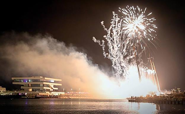 Mascletà vertical de Ricardo Caballer en las Fallas 2018.