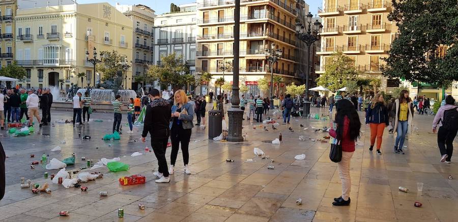 Cientos de aficionados escoceses han llegado a la ciudad con motivo del encuentro de vuelta de dieciseisavos de final de la Europa League que su equipo disputa este jueves contra el Valencia CF en Mestalla. Pero su estancia en la capital del Turia está siendo de todo menos tranquila. Y es que, algunos de ellos han provocado varios altercados en la ciudad. Entre ellos, hay  seis detenidos  tras protagonizar diversos incidentes y agredir a varios agentes de policía con botellas, vasos y sillas. Además, este miércoles algunos radicales quemaron los exteriores de un  bar de Benidorm  antes de desplazarse a la ciudad.