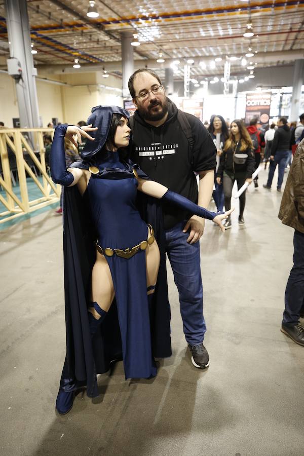 Los amantes de las series y películas de ficción, los videojuegos y el mundo del cómic tienen una cita dedicada a este universo. La Heroes Comic Con regresa a Valencia. La actriz Lena Headey, Cersei en 'Juego de tronos', ha visitado este sábado Heroes Comic Con Valencia. El evento, que tiene lugar en el recinto de Feria Valencia el sábado y el domingo de 10:00 a 20:00, ya ha dado el pistoletazo de salida y sus habituales y llamativos disfraces ya se dejan ver por la ciudad.