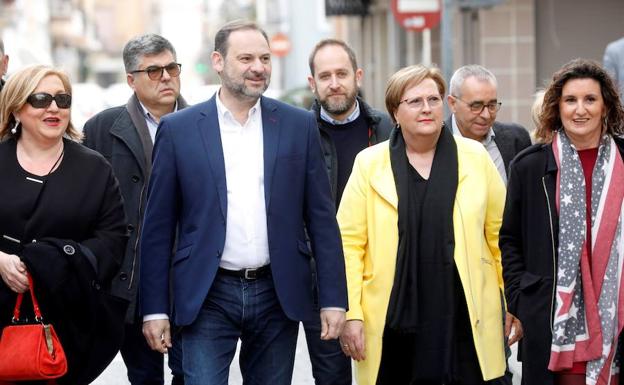 El secretario de Organización del PSOE y ministro de Fomento, José Luis Ábalos, participa en el acto de presentación de la candidata socialista a la alcaldía de Manises 