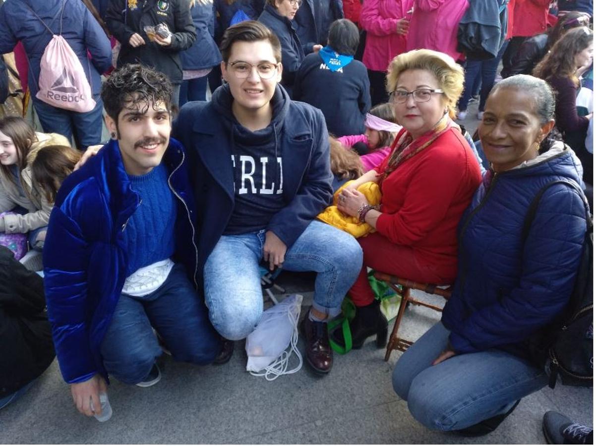 Miles de valencianos y comisiones falleras se han dado cita hoy domingo frente a las Torres de Serranos para participar en la tradicional Crida, acto que da el pistoletazo de salida a las Fallas 2019. Marina Civera y Sara Larrazábal, falleras mayores de Valencia 2019, son las encargadas de invitar a vivir y disfrutar la celebración josefina, fiesta declarada Patrimonio de la Humanidad por la UNESCO, tanto a valencianos como a visitantes y turistas.