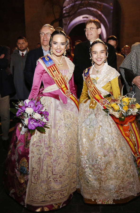 Miles de valencianos y comisiones falleras se han dado cita hoy domingo frente a las Torres de Serranos para participar en la tradicional Crida, acto que da el pistoletazo de salida a las Fallas 2019. Marina Civera y Sara Larrazábal, falleras mayores de Valencia 2019, son las encargadas de invitar a vivir y disfrutar la celebración josefina, fiesta declarada Patrimonio de la Humanidad por la UNESCO, tanto a valencianos como a visitantes y turistas.