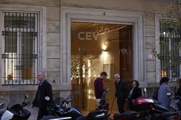 LA CEV DESEMBARCA EN LA SEDE DE CIERVAL