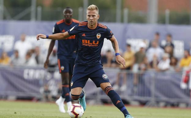 El serbio Uros Racic, en un partido con el Valencia CF.