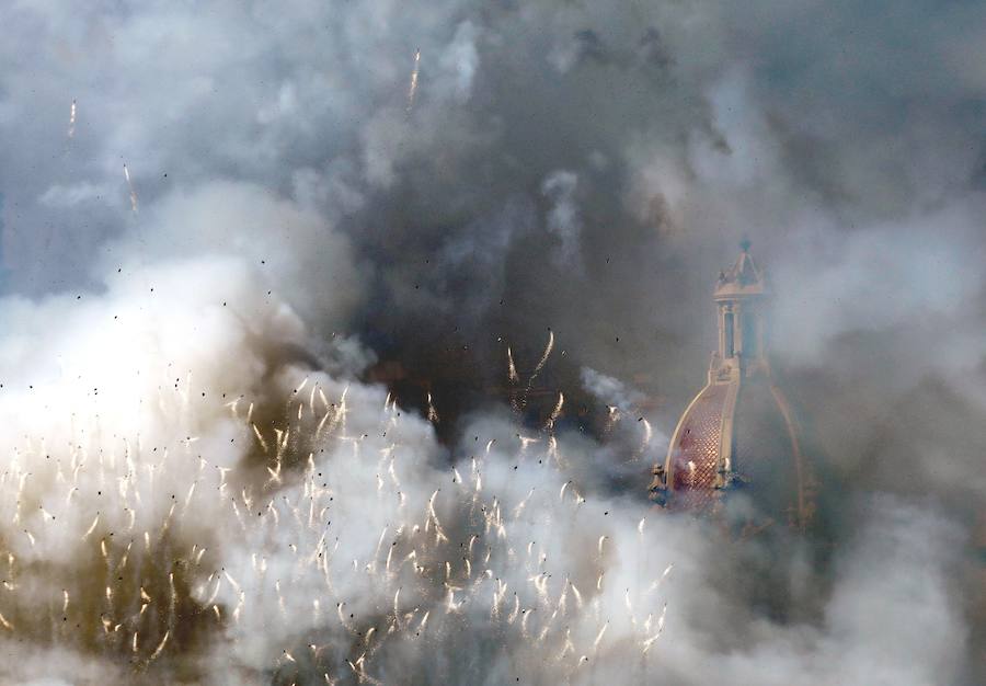 Fotos: Mascletà del 1 de marzo de las Fallas 2019