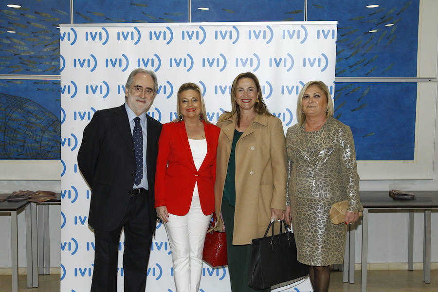 La falla Almirante Cadarso-Conde Altea celebró este jueves en el Palau de la Música la Gala de la Mujer, un evento que reunió a 400 personas entre comisiones, políticos y falleras mayores de Valencia. La entidad que preside Vicente Fuster quiso reconocer la labor de destacadas mujeres y una de las premiadas fue María José Grimaldo, subdirectora de LAS PROVINCIAS, fallecida recientemente. Recogió el premio su hijo, Pepe Morató. Morató quiso agradecer el reconocimiento. «A mi madre le encantaría recibirlo, allá donde esté estaría muy agradecida», dijo. Fueron premiadas también Mónica Oltra, Lydia del Canto, María José Lora, Xelo Salavert, Sela Falcó, Amparo Fabra, Tere Viguer, Concha Montaner, Ana Cobo, Anna Lluch, Hortensia Roig y Susana Remohí. 