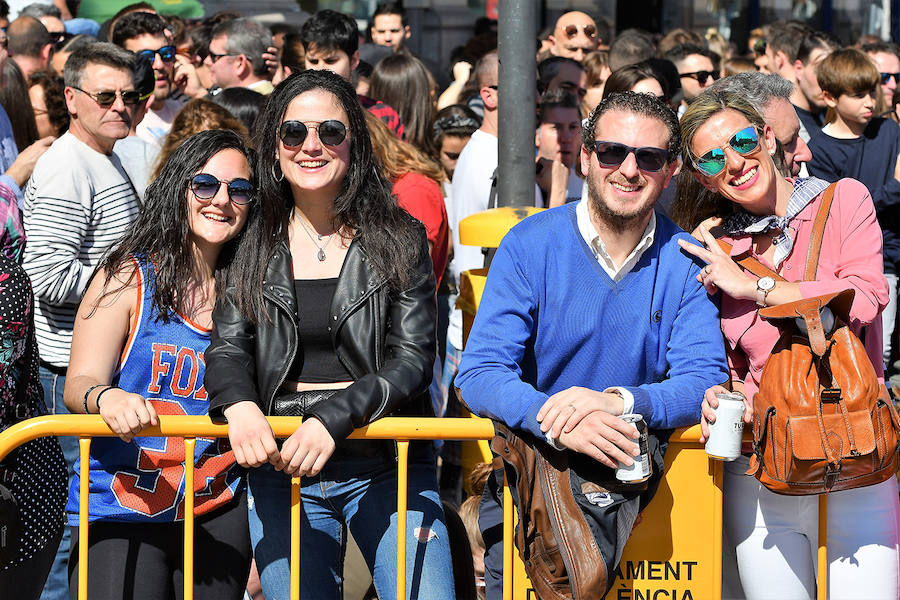 Fotos: Búscate en la mascletà del 2 de marzo de las Fallas de Valencia 2019