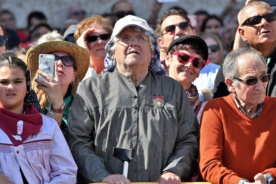 Fotos: Búscate en la mascletà del 2 de marzo de las Fallas de Valencia 2019