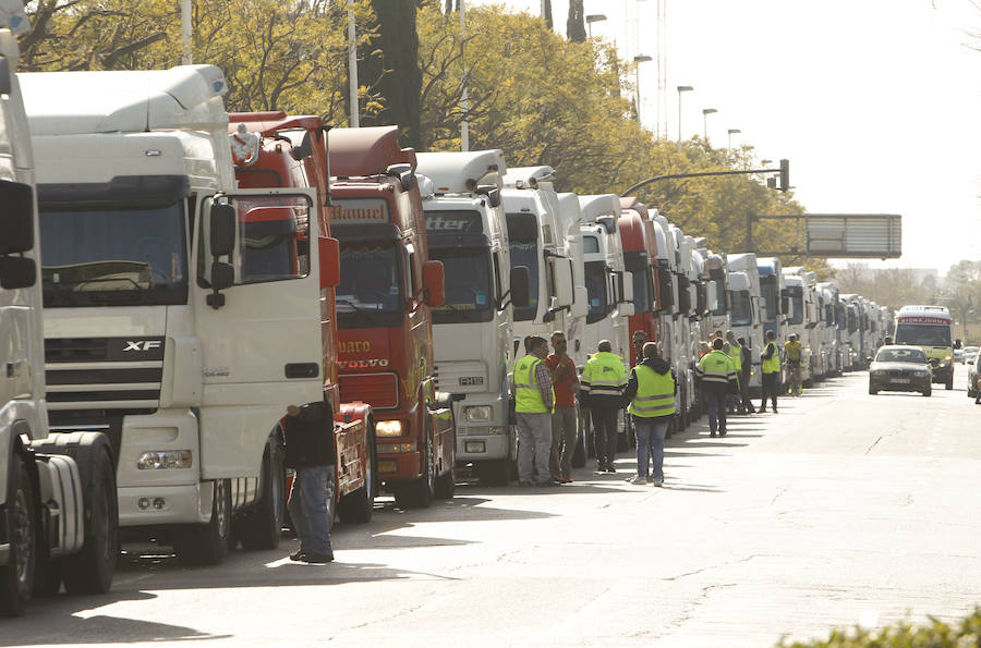 Fotos: Un centenar de camiones recorre el centro de Valencia