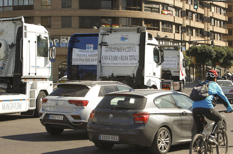 Fotos: Un centenar de camiones recorre el centro de Valencia