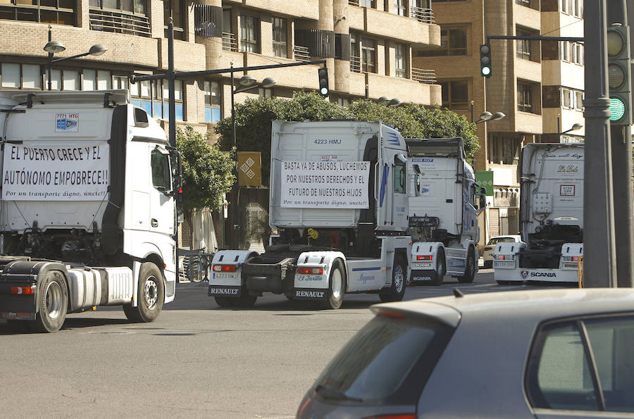 Fotos: Un centenar de camiones recorre el centro de Valencia