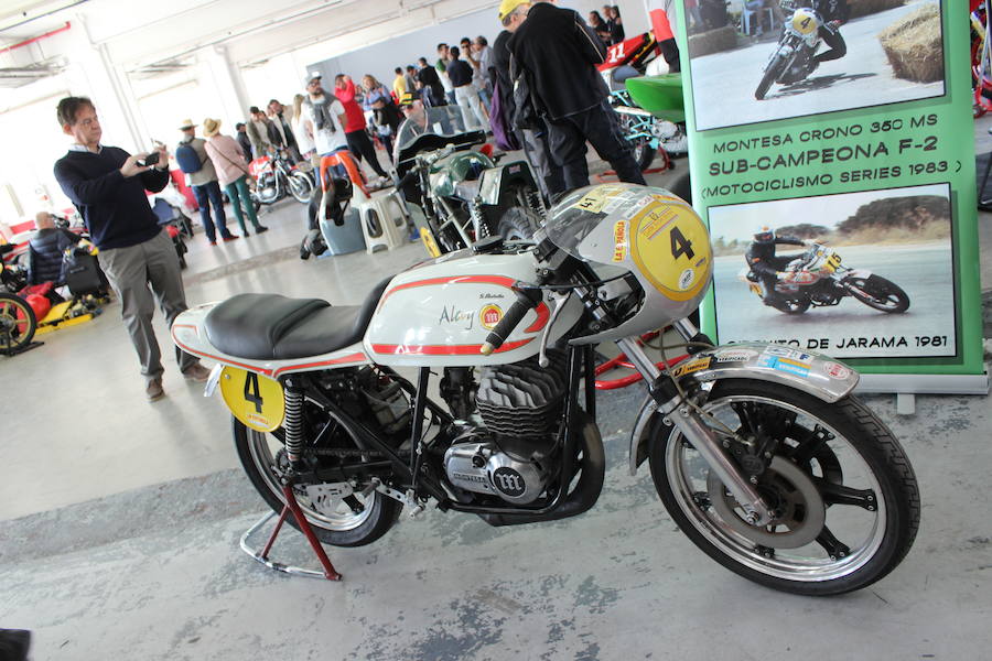 La sexta edición del RacingLegends se está celebrando en el Circuit Ricardo Tormo de Cheste con LAS PROVINCIAS como medio oficial y un espectacular ambiente tanto en las carreras de coches y motos clásicos en pista como en la exposición de coches de particulares y clubes en el paddock. Decenas de tiendas de accesorios vintage, motos 'café racer', 'food trucks', clubes de marcas como Citroën, que celebra su centenario, o Mini, que cumple seis décadas en este 2019 y un amplio abanico de actividades reciben a los visitantes, que disfrutan este año de una excelente meteorología.