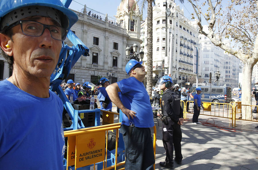 Las imágenes que deja el disparo de Pirotecnia del Mediterráneo en las Fallas de Valencia.