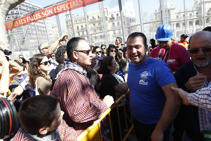 Las imágenes que deja el disparo de Pirotecnia del Mediterráneo en las Fallas de Valencia.