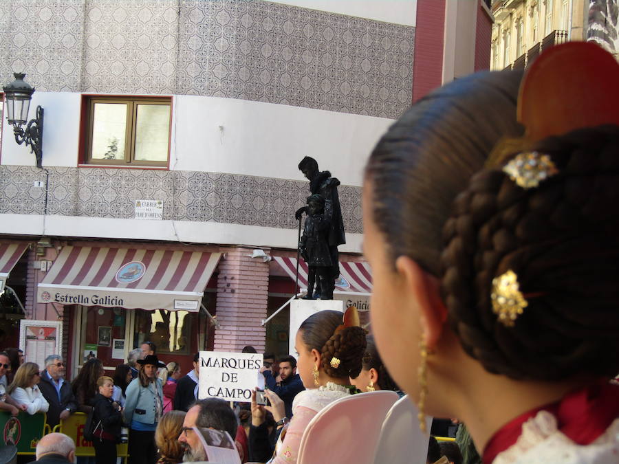 La Falla Plaza del Árbol ha organizado una nueva edición de su tradicional certamen fallero en el que los miembros más jóvenes de las comisiones participantes honran, homanjean y cantan a la Valencia clásica y al origen de la fiesta fallera. La plaza del Carmen ha acogido el desfile de las 18 comisiones participantes en la presente edición (58ª). En este caso el primer premio en Canto ha sido para la Falla Ripalda-Beneficiencia-San Ramón y el primero de Conjunto para Quart-Extramuro, comisión que también se ha alzado con el máximo galardón en Niño Típico.